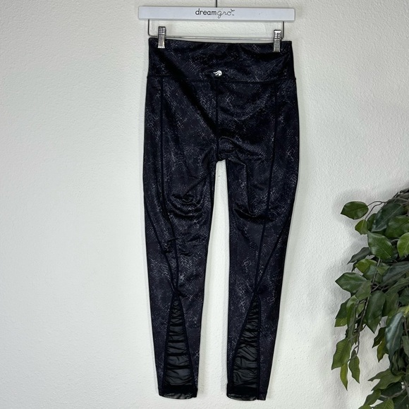 Ideology Snake Skin Workout Leggings - Picture 5 of 6